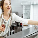 Ζητούνται πωλήτριες από κατάστημα παγωτού για μερική & πλήρη απασχόληση