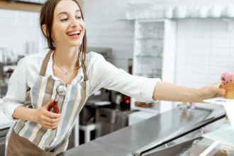 Ζητούνται πωλήτριες από κατάστημα παγωτού για μερική & πλήρη απασχόληση