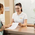 Ζητείται ρεσεψιονίστ για τα Σαββατοκύριακα από κεντρικό apart hotel