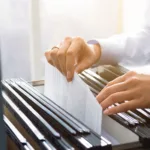 Ζητείται υπάλληλος γραφείου από εταιρεία τζαμιών & κουφωμάτων αλουμινίου