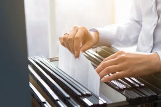 Ζητείται υπάλληλος γραφείου από εταιρεία τζαμιών & κουφωμάτων αλουμινίου