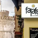 Τυλιχτής, ψήστης & εξυπηρέτηση πελατών ζητούνται από το Falafel Taste Middle East