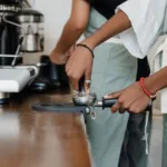 Ζητείται προσωπικό για σέρβις-μπαρ-κουζίνα από καφέ ναργιλέ