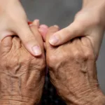 Ζητείται γηροκόμος για φροντίδα κατάκοιτου ηλικιωμένου