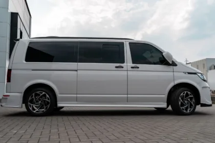 Οδηγοί mini van/sedan & taxi ζητούνται από τουριστικό γραφείο