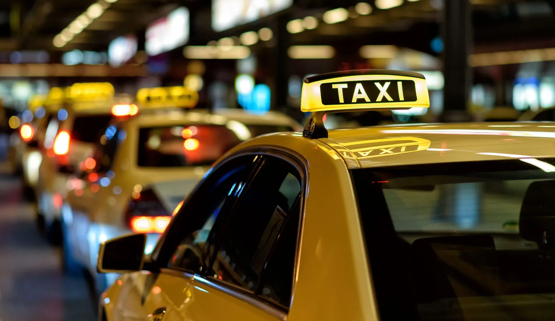 Οδηγός ταξί ζητείται για εναλλασσόμενες βάρδιες