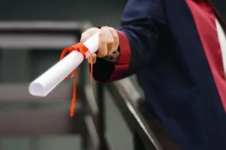 Το Μεταπτυχιακό ως Επένδυση: Πώς ένα Master Επιταχύνει την Επαγγελματική σας Εξέλιξη