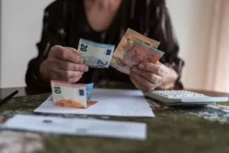 Συντάξεις: Τι αλλάζει από το 2026 - Πώς θα δίνονται οι αυξήσεις