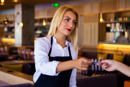 Γυράδικο αναζητά άτομο για ταμείο & τηλεφωνική εξυπηρέτηση πελατών 