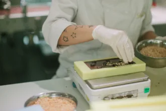 Μονάδα παραγωγής γλυκών ζητά άτομο για πλήρη ή μερική απασχόληση