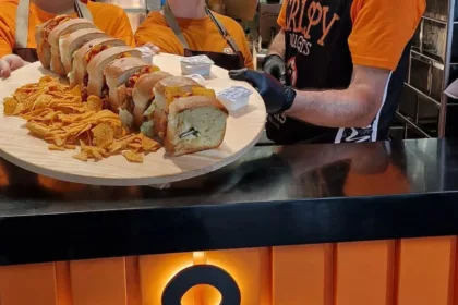 Η Crats Fried Chicken αναζητά παρασκευαστές