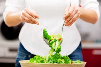Ζητείται υπάλληλος κρύας κουζίνας από salad bar